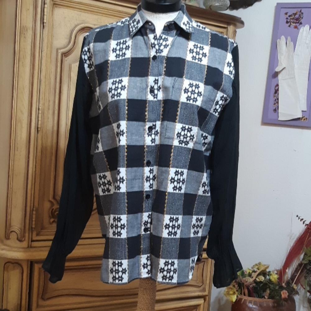 Black White Plaid top Sz Med Holiday Button up shirt Adorable URBAN Long Sleeve
